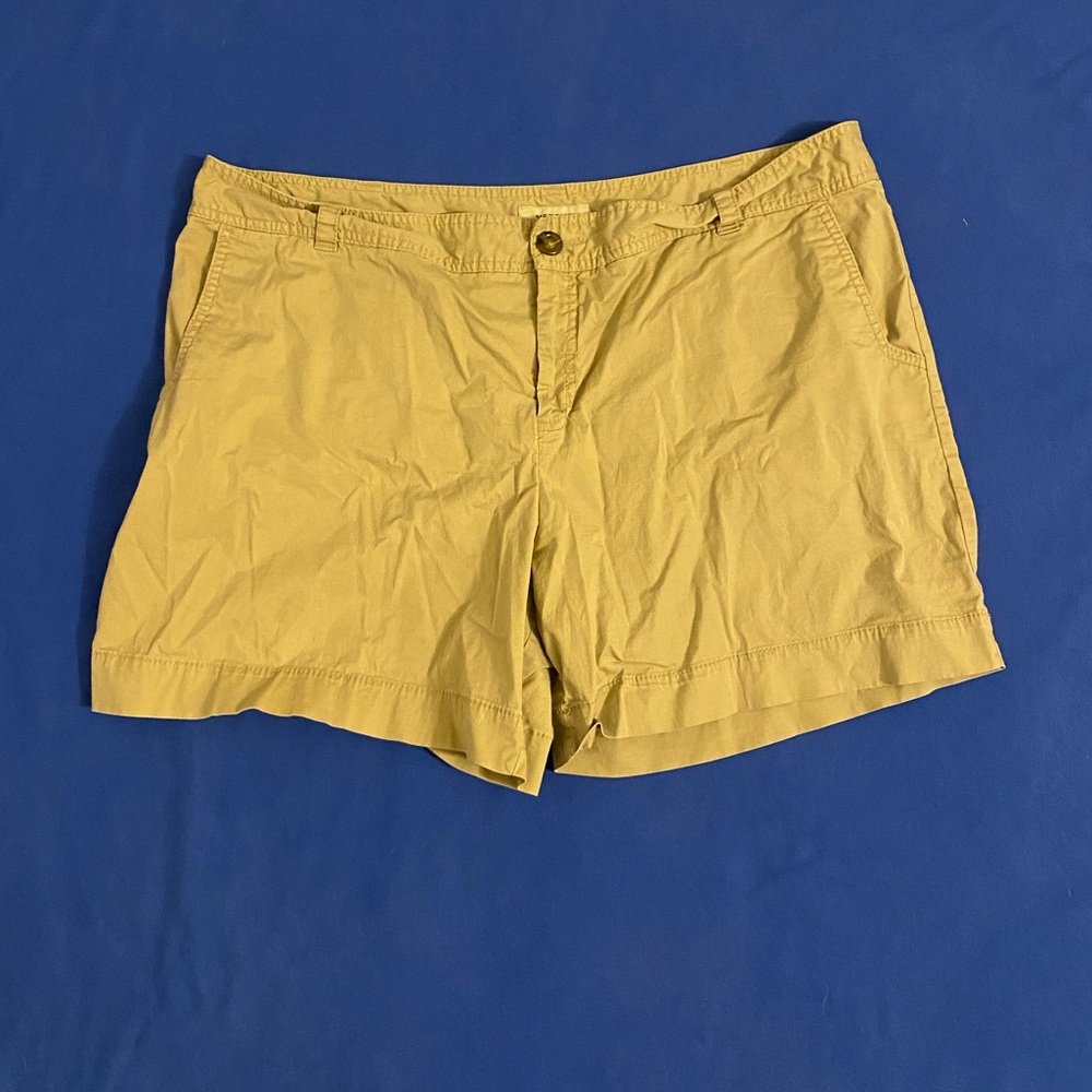 Women’s Khaki Shorts